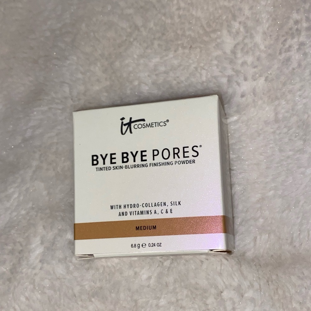 Bye Bye Pores Finishing Powder